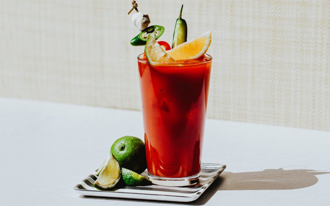 ¡Despierta tus Sentidos con un Bloody Maria Picante! Receta Vibrante para un Cóctel Exótico