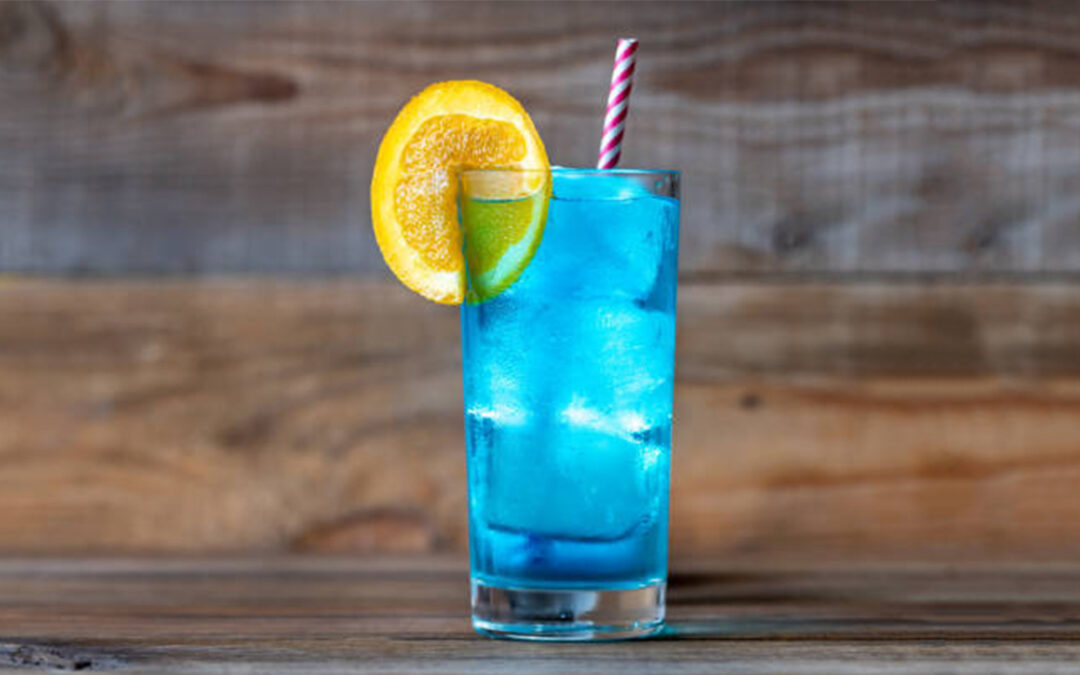 ¡Sumérgete en la Frescura del Blue Lagoon! Receta Perfecta para un Cóctel Tropical
