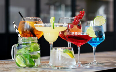 ¡Revive la Fiesta con Estos Cócteles Clásicos que Nunca Fallan! 🍸🔥