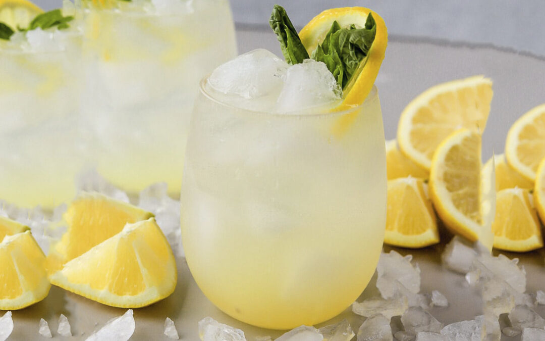 ¡Refresca tu Día con un Lemonade Vodka Spritzer Irresistible! Receta Perfecta para un Cóctel Refrescante